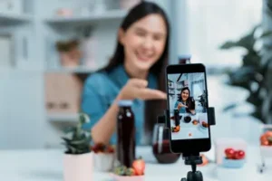 The Dark Side of Wellness Influencers: How to Spot Pseudoscience on Social Media